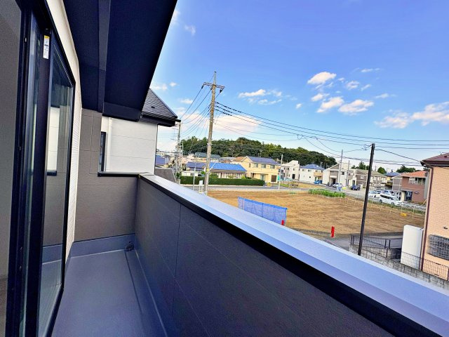 《仲介手数料半額》所沢上安松17期　全2棟　2号棟のバルコニー