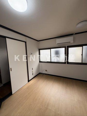 【寝室】 | 大森西5丁目戸建 | 広くて明るい寝室
