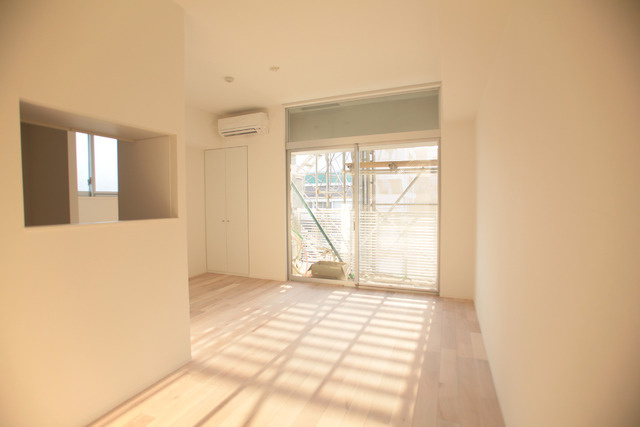 ｃｏｓｔａの居間・リビング|南西向きの12帖のお部屋です☆