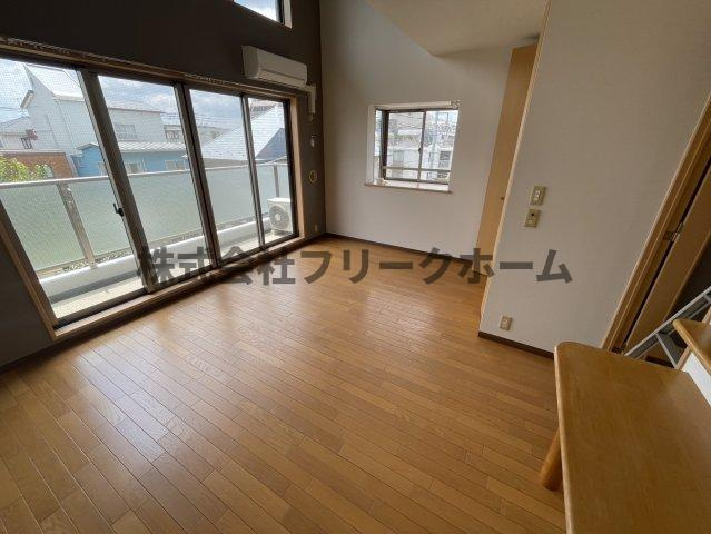 三鷹市上連雀６丁目の賃貸マンションの居間・リビング|他号室の写真になります。