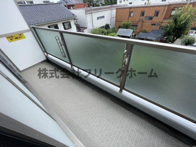 三鷹市上連雀６丁目の賃貸マンションのバルコニー