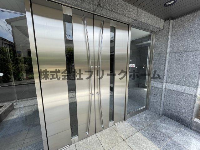 三鷹市上連雀６丁目の賃貸マンションのエントランス