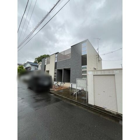 藤沢市高倉のテラスのエントランス