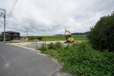 【外観】 | 倉敷市真備町川辺（市街化区域）の分譲地や資材置き場 | 川沿いの静かな土地です。資材置き場として使われていました。