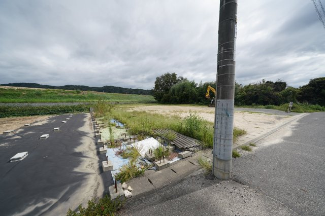 【外観】 | 倉敷市真備町川辺（市街化区域）の分譲地や資材置き場 | 川沿いの静かな土地です。資材置き場として使われていました。