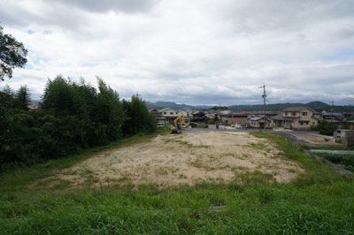 【外観】 | 倉敷市真備町川辺（市街化区域）の分譲地や資材置き場 | 川沿いの静かな土地です。資材置き場として使われていました。