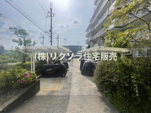 ライツシティ東寝屋川弐番館の駐輪場|■物件内覧・資金計画相談・住宅ローン相談、リフォーム相談、お問合せ受付中■
※当日・翌日のご内覧、ご相談はお電話でのお問合せがスムーズです！