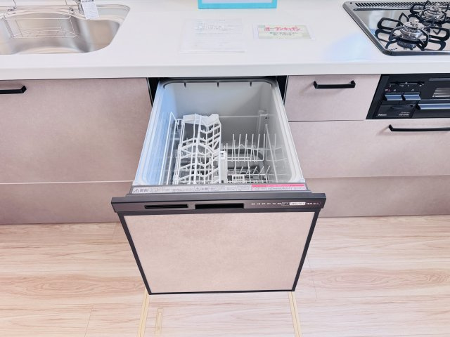 柏市柏新築戸建【高田小学校：7分】のキッチン|家事の手間をグッと省けるビルトイン食洗器