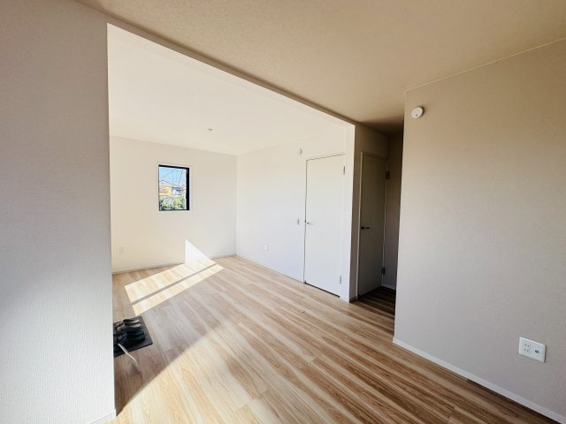 柏市柏新築戸建【高田小学校：7分】の寝室|8.2帖+5.2帖洋室・間仕切りにて部屋分割可能