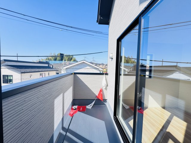 柏市柏新築戸建【高田小学校：7分】のバルコニー|寝室前南向きバルコニー・日当たり良好♪