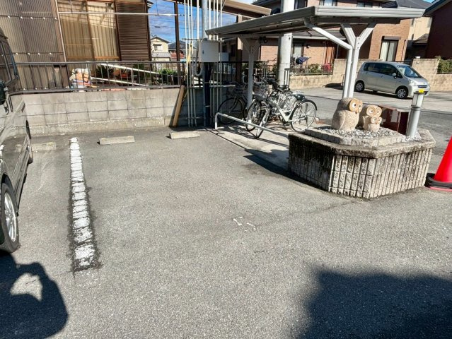 アルターナ英賀保の駐車場