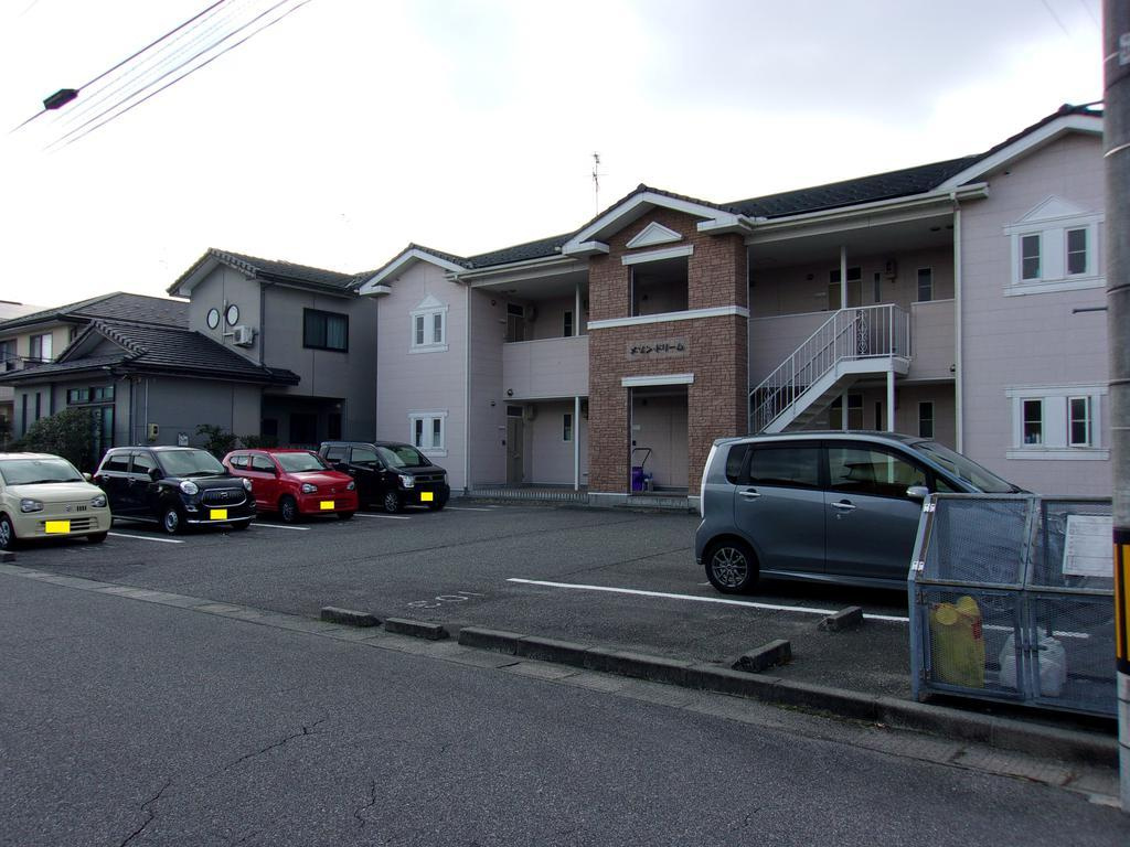 メゾンドリームの駐車場