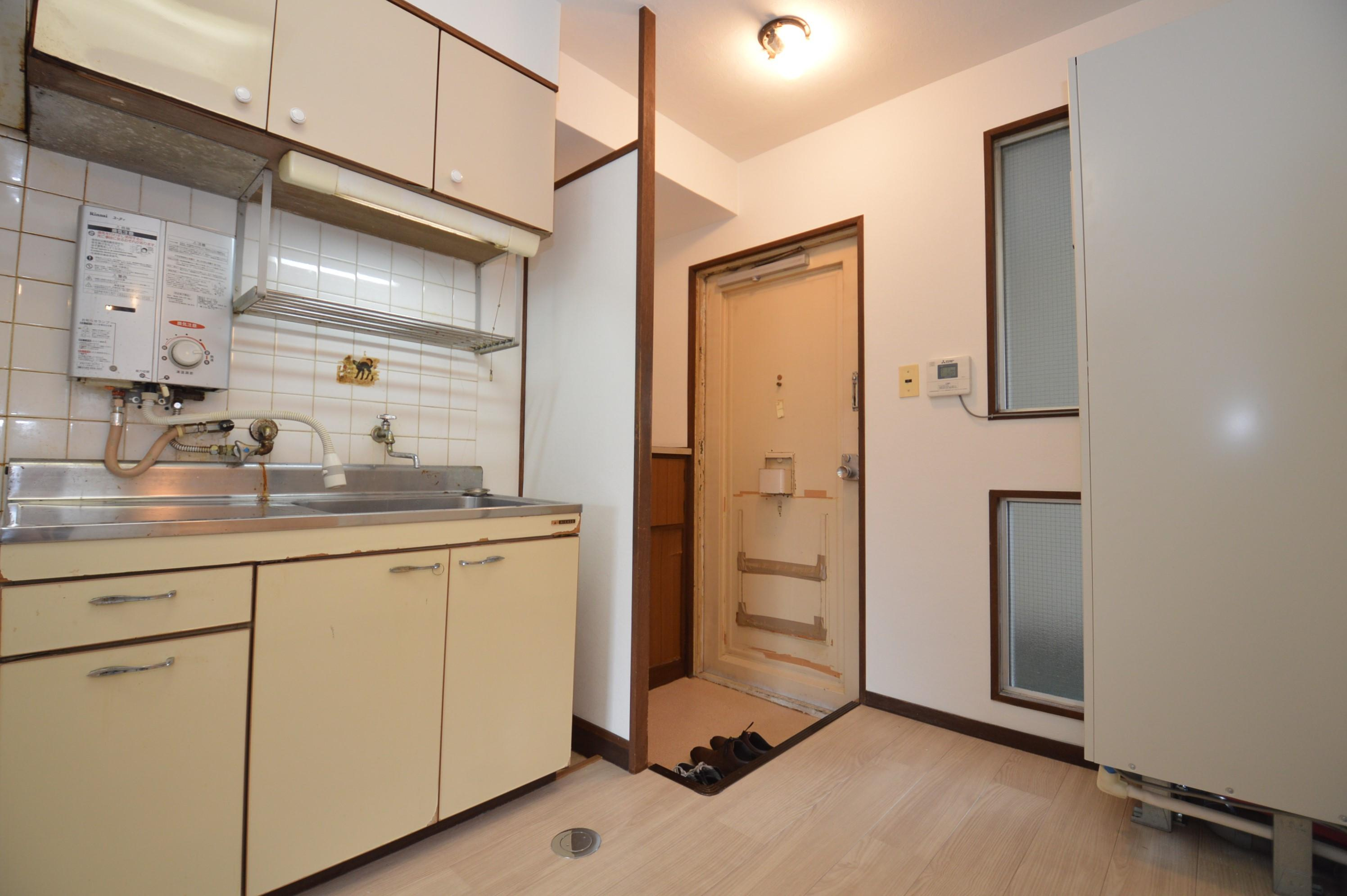 藤マンションの玄関
