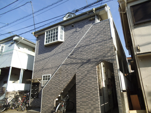 ペアパレス赤羽Ⅱのエントランス|閑静な住宅街に立地したアパート☆
