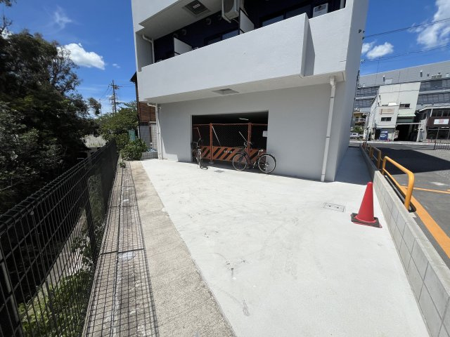 ヴァローレ枚方の駐車場