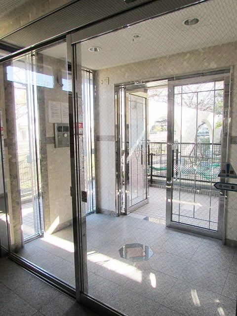 スヴニールⅢのエントランス