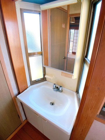 【独立洗面台】 | □■小田原市酒匂3丁目 中古戸建■□ | 2階にも洗面台があり便利です！