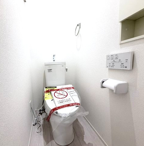 グラファーレ 前橋市前箱田町　2号棟のトイレ|【イメージ画像】2階トイレです。清潔感のある白を基調としています。