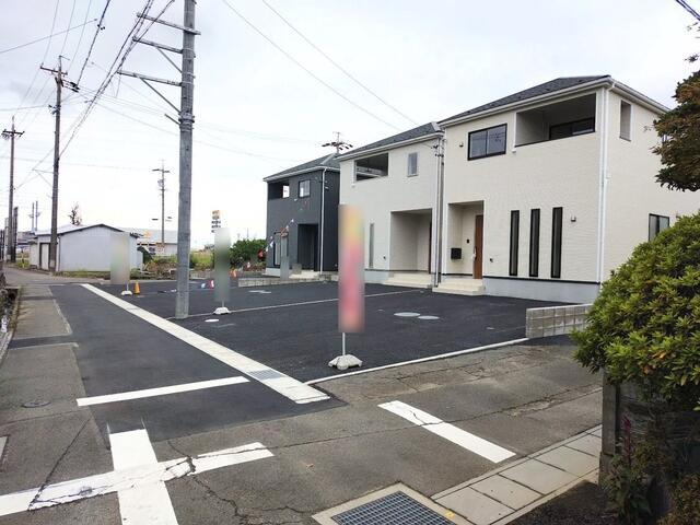 新築戸建て・仲介手数料無料）稲沢市石橋　第２・3号棟の前面道路含む現地写真