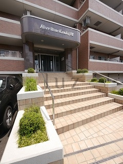 リバストーン神大寺Ⅶのエントランス