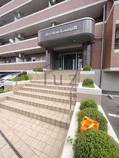 リバストーン神大寺Ⅶのエントランス