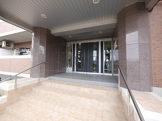 リバストーン神大寺Ⅶのエントランス