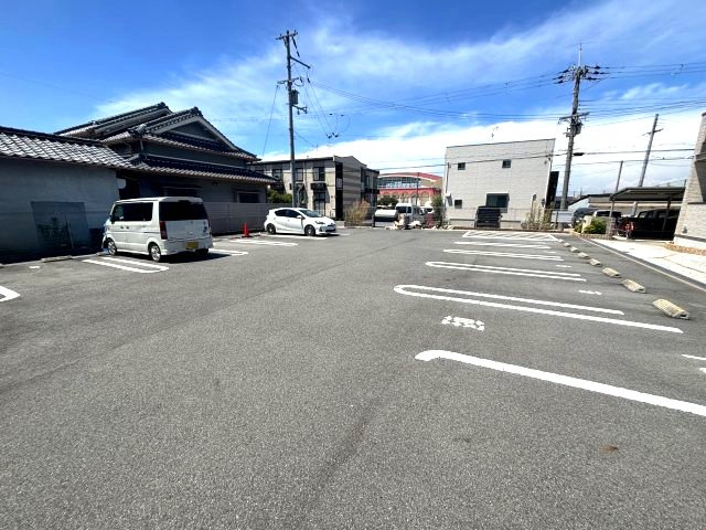 モンド・ノワールの駐車場