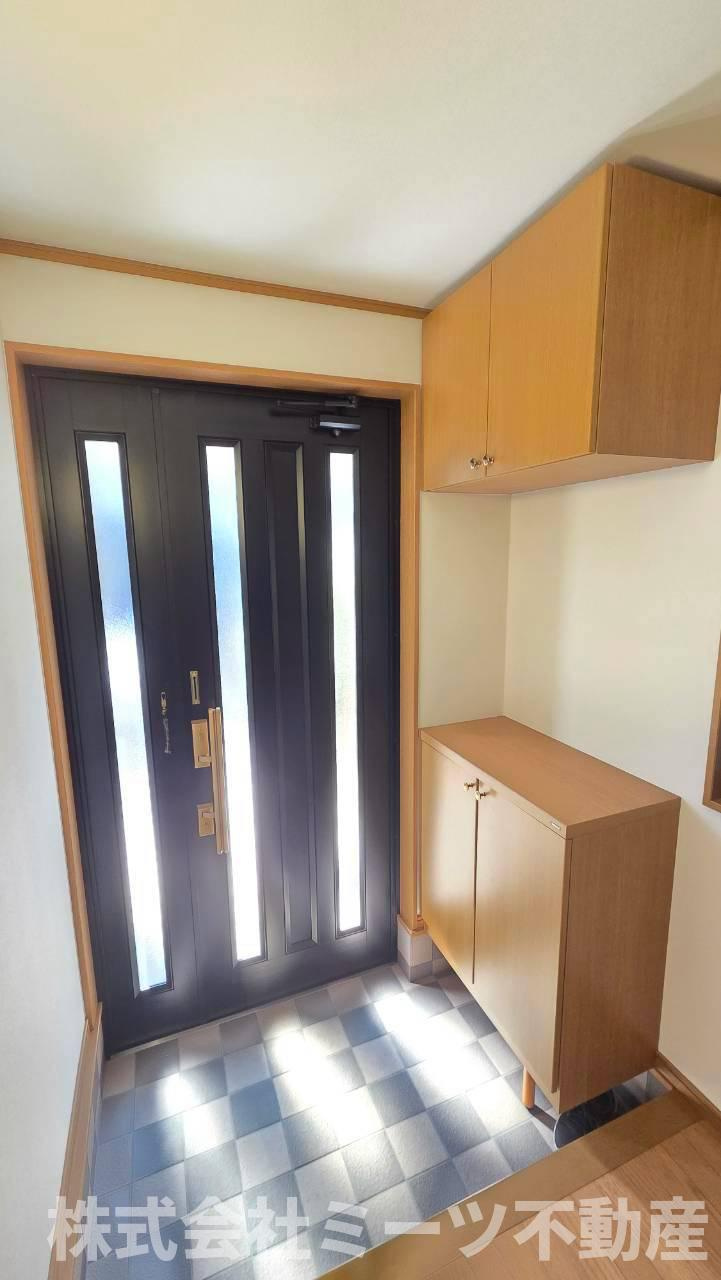 新家中町　中古戸建の玄関