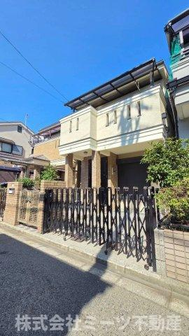 新家中町　中古戸建の前面道路含む現地写真