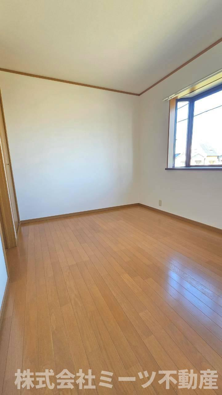 新家中町　中古戸建の洋室