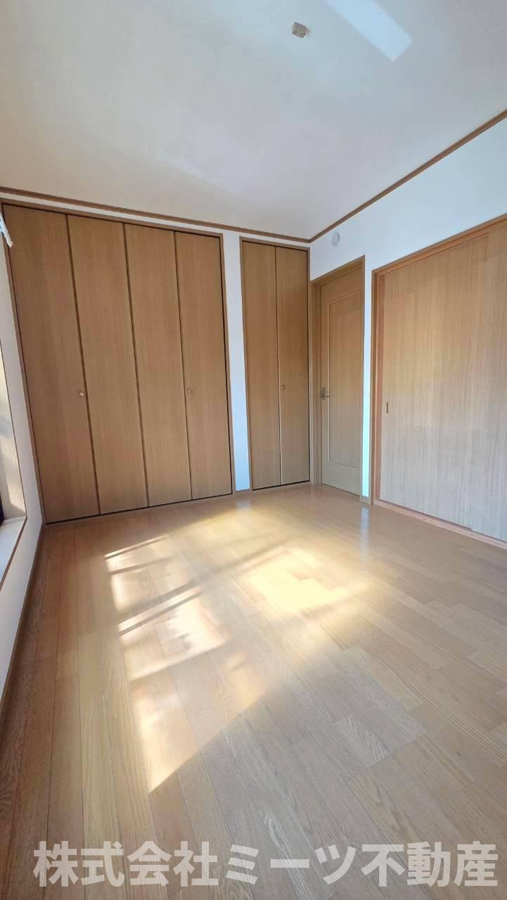 新家中町　中古戸建の洋室