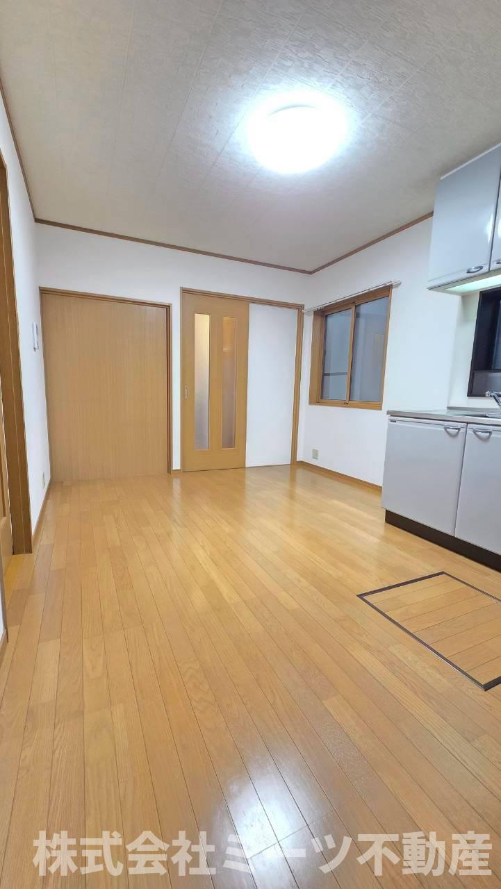 新家中町　中古戸建の居間・リビング