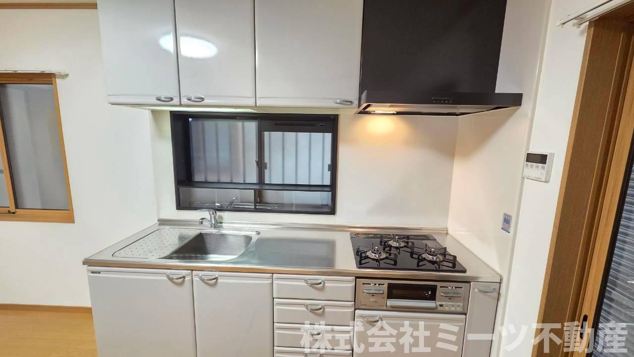 新家中町　中古戸建のキッチン