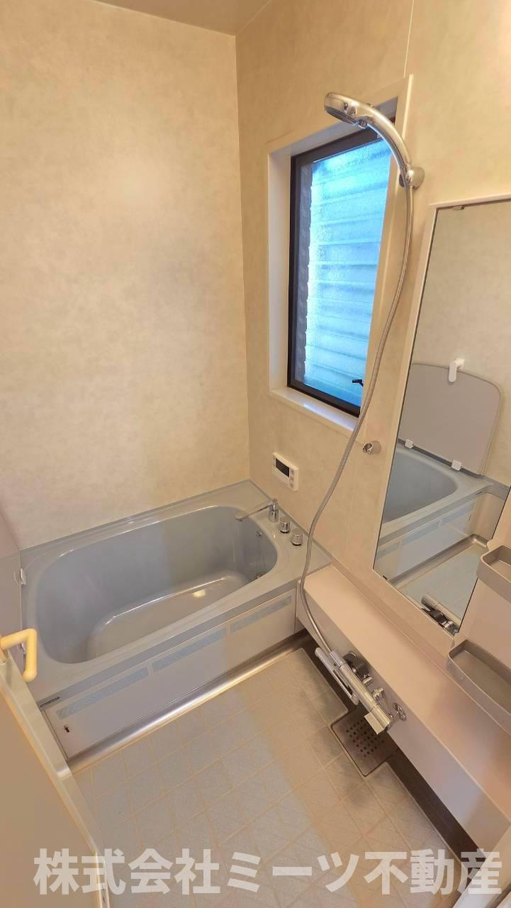 新家中町　中古戸建の浴室
