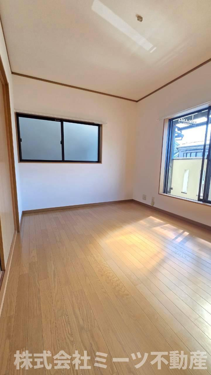 新家中町　中古戸建の洋室
