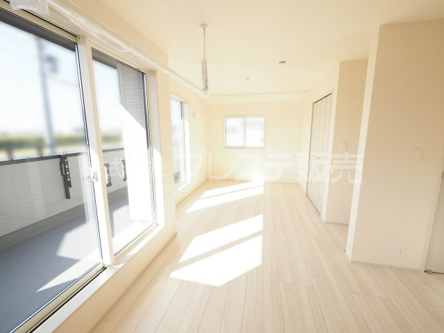 奈良市南新町の新築一戸建 全３区画の洋室|現地写真（２号地２階洋室）ライフステージの変化に応じて、２部屋に分割もできます。
