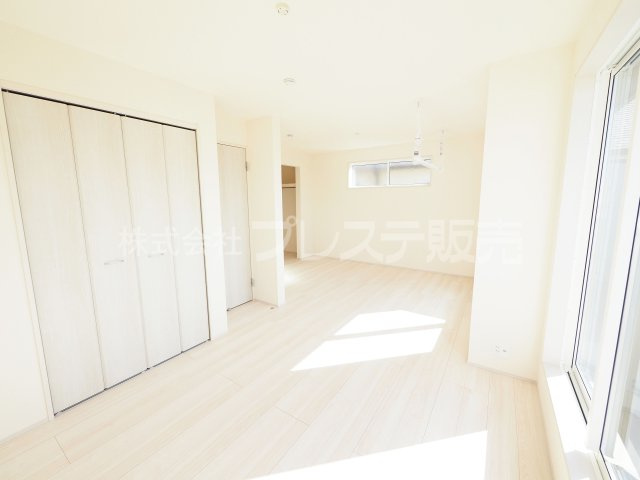 奈良市南新町の新築一戸建 全３区画の洋室|現地写真（２号地２階洋室）ライフステージの変化に応じて、２部屋に分割もできます。