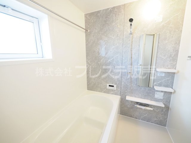 奈良市南新町の新築一戸建 全３区画の浴室|現地写真（２号地浴室）浴室暖房乾燥機を標準装備！
