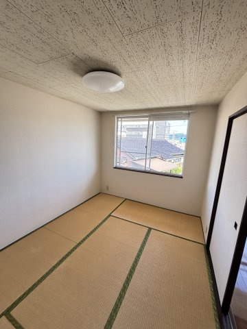 メゾンKAZUⅡの和室|明るい和室です