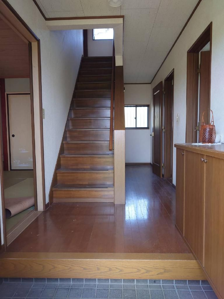 鶴ヶ島市上広谷　中古売戸建の玄関