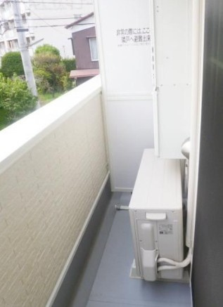 府中市住吉町２丁目のアパートのバルコニー