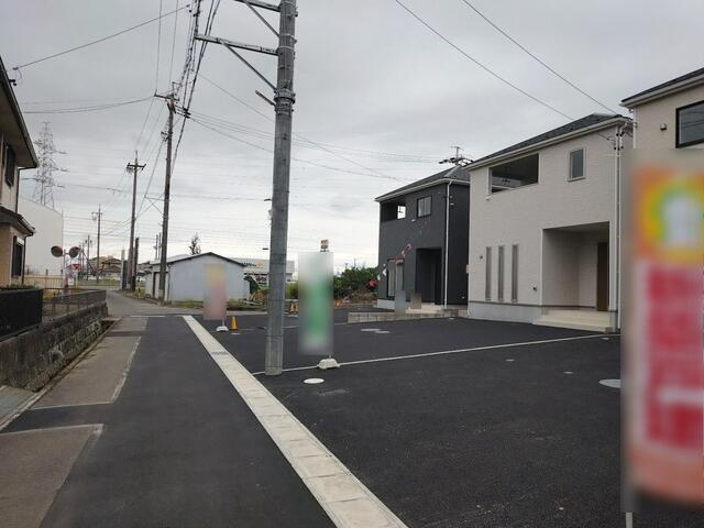 新築戸建て・仲介手数料無料）稲沢市石橋　第２・2号棟の前面道路含む現地写真