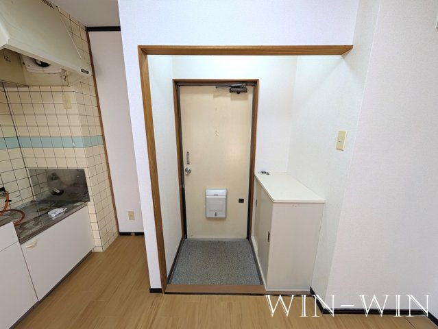ホワイトルーム飯村 Dの玄関
