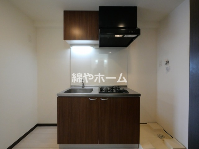 グランパシフィック今里南のキッチン|コンパクトなキッチンで掃除もラクラク