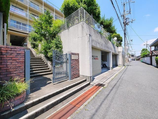 ガーデンハイツ高川のエントランス
