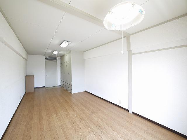 ガーデンハイツ高川の洋室