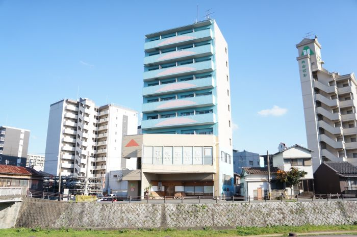 レディローザの外観