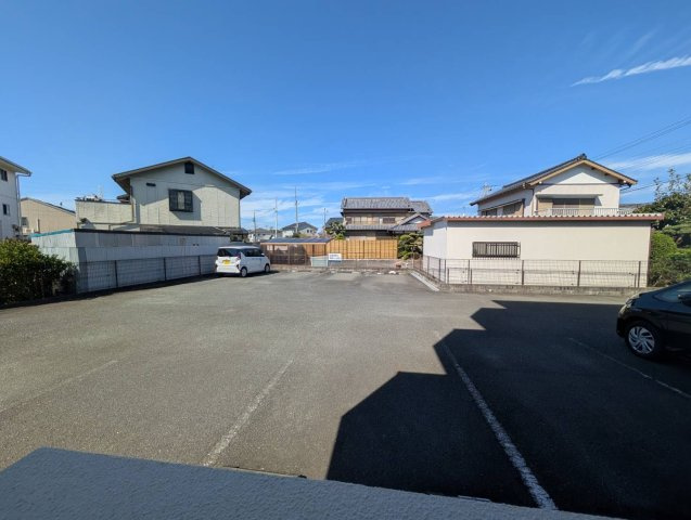 カシス の駐車場