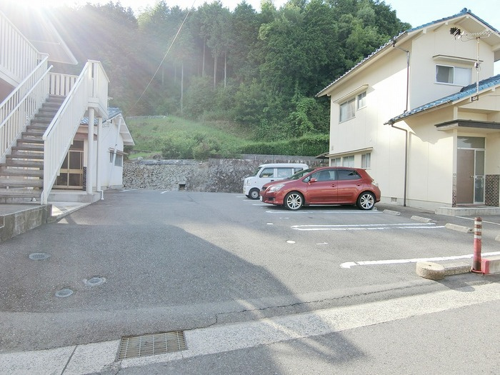 アークTOMI.Cの駐車場