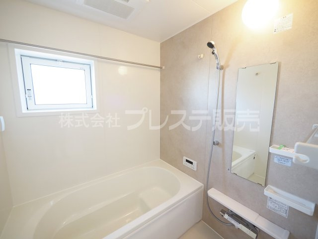 奈良市南新町の新築一戸建 全３区画の浴室|現地写真（３号地浴室）浴室暖房乾燥機を標準装備！